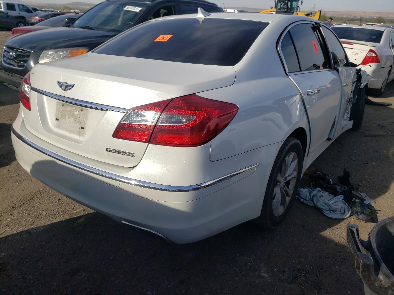 2013 Hyundai Genesis 3.8L - Фото 7