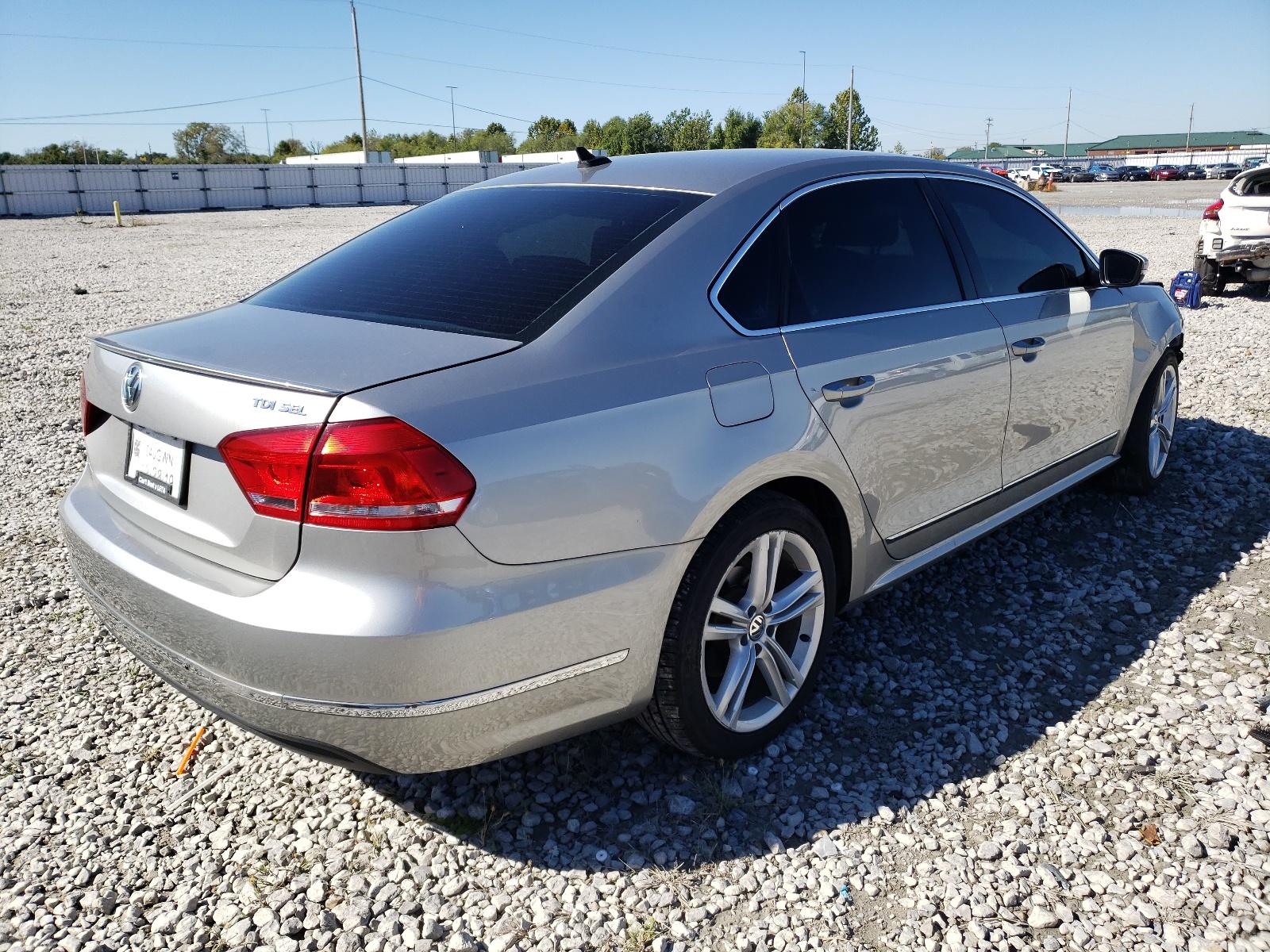 2014 VOLKSWAGEN PASSAT SEL - Фото 4