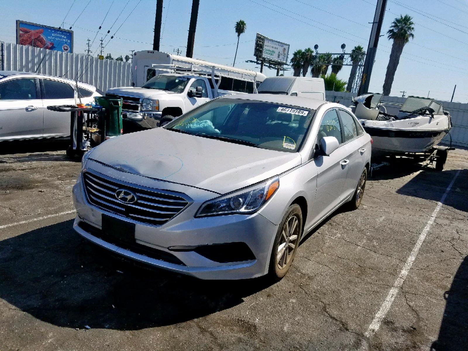 2017 Hyundai Sonata Se - Фото 2