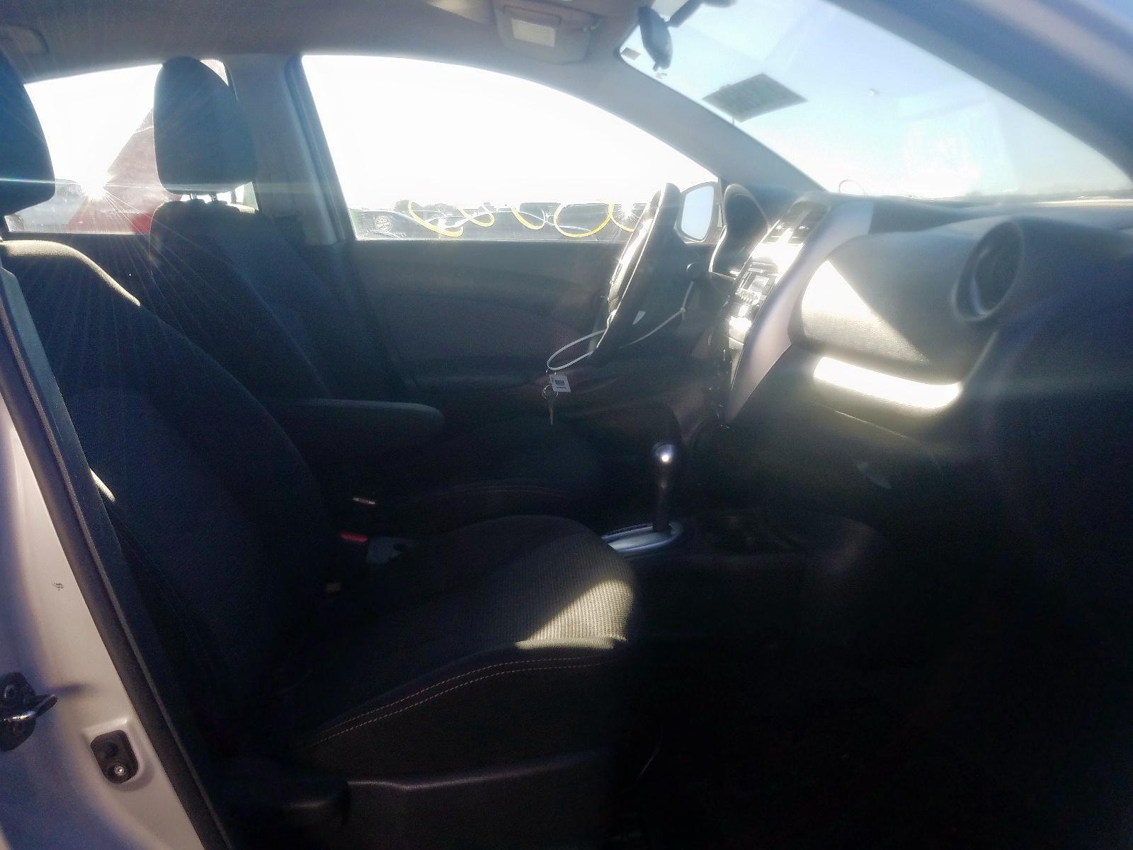2016 Nissan Versa S - Image 5
