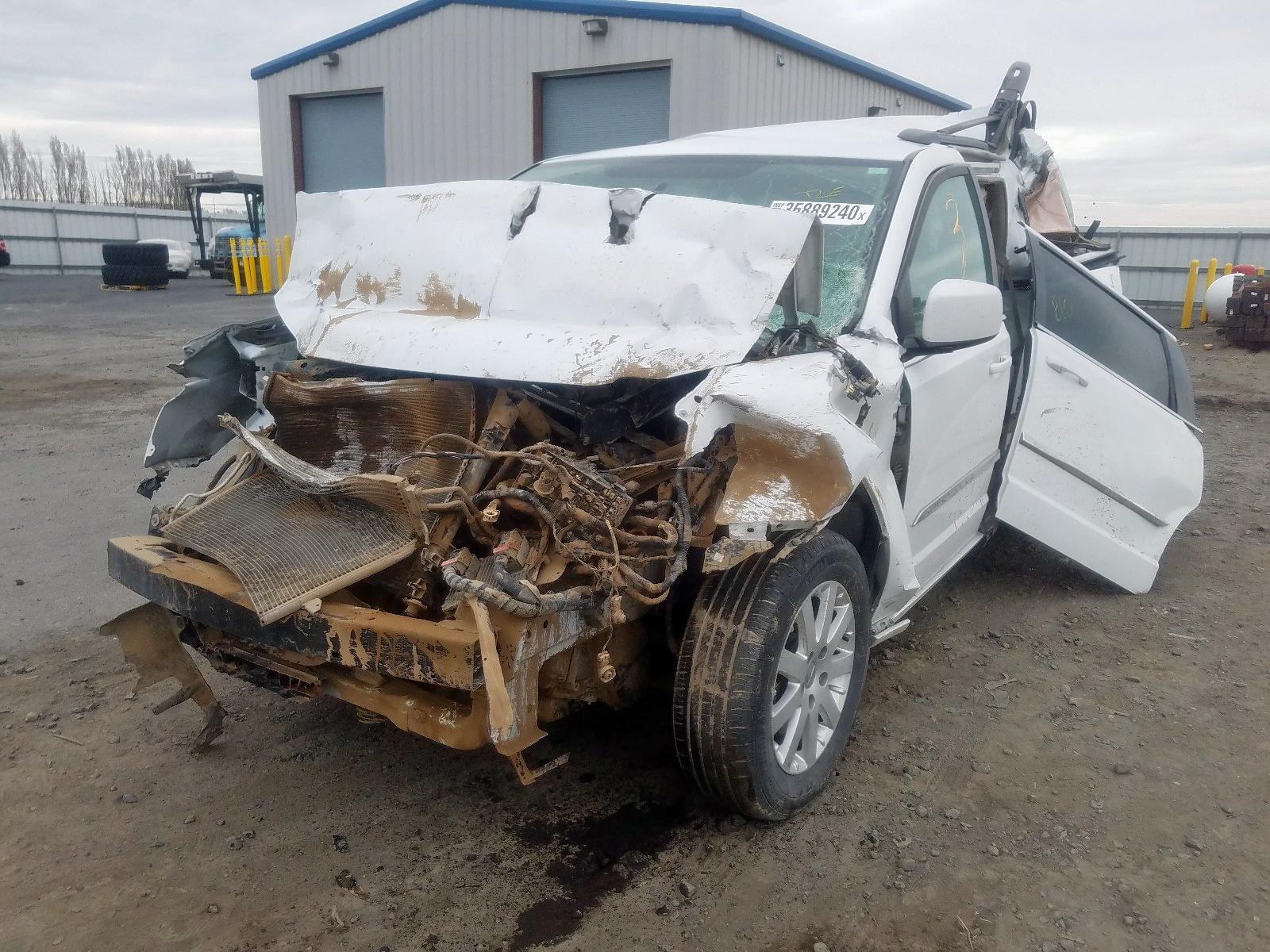 2014 CHRYSLER TOWN & COU - Image 2