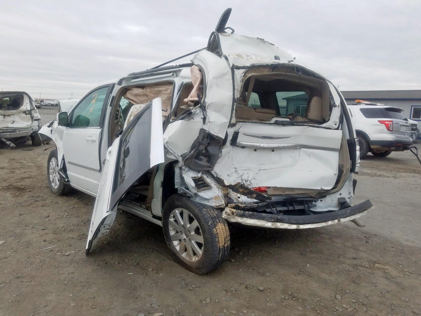 2014 CHRYSLER TOWN & COU - Image 3