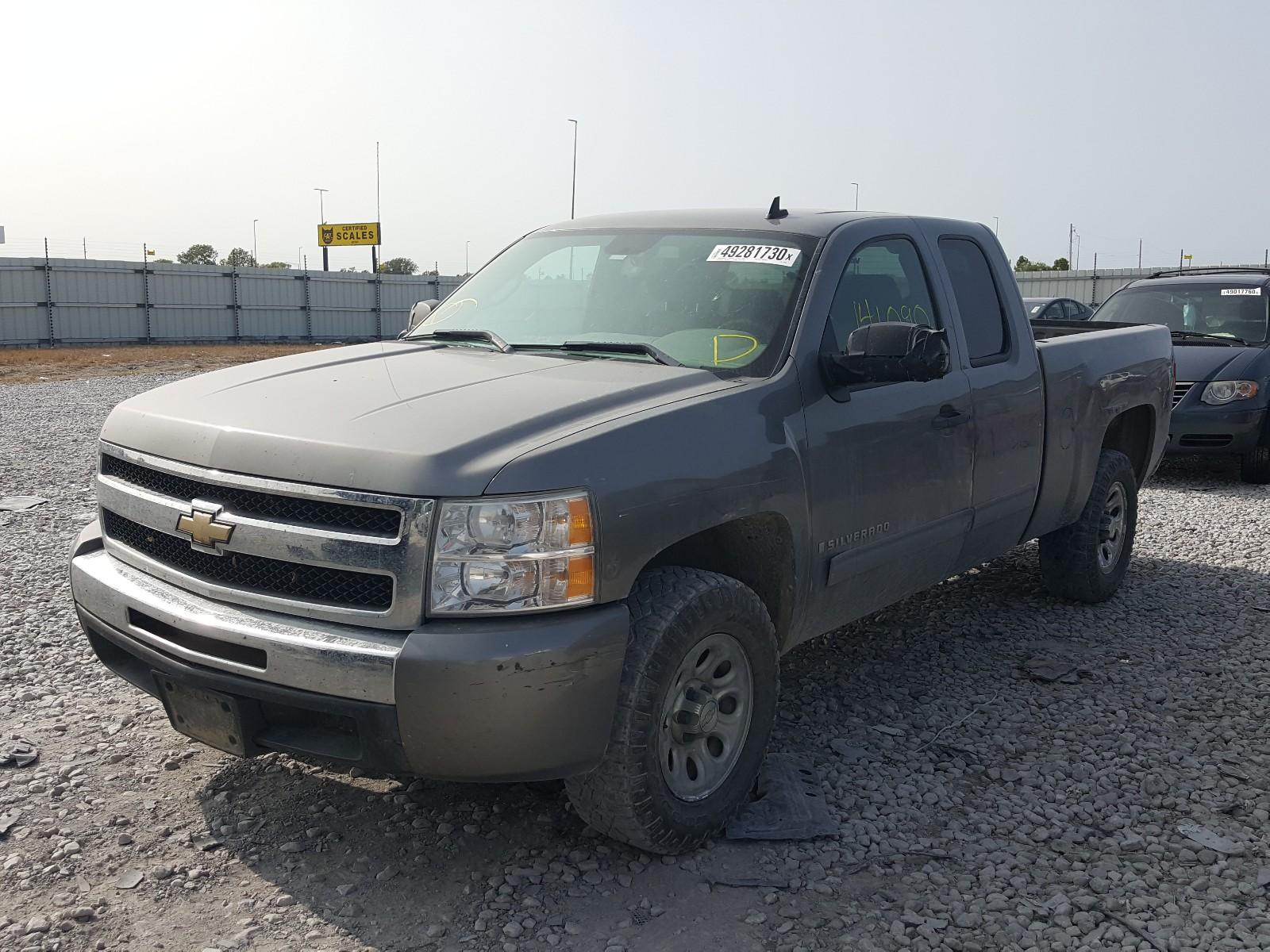 2009 Chevrolet Silverado C1500 - Image 2