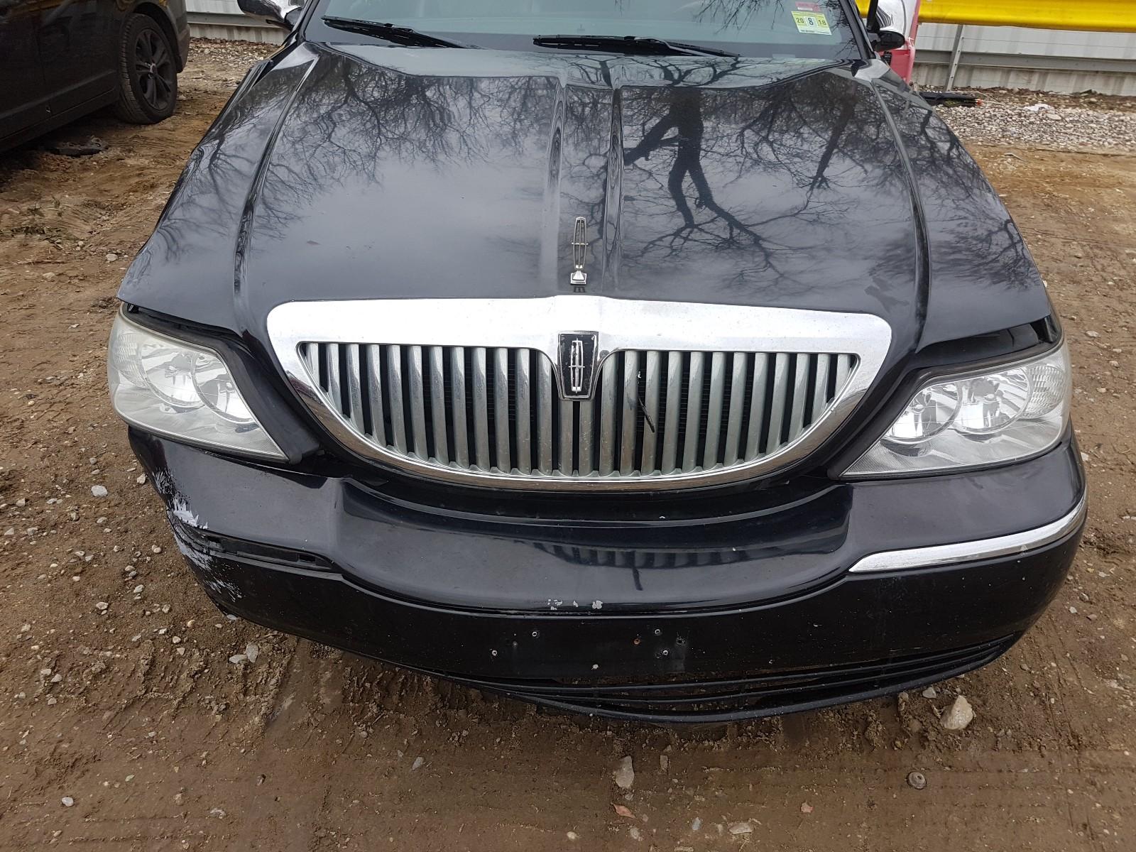 2004 Lincoln Town Car Executive - Фото 7