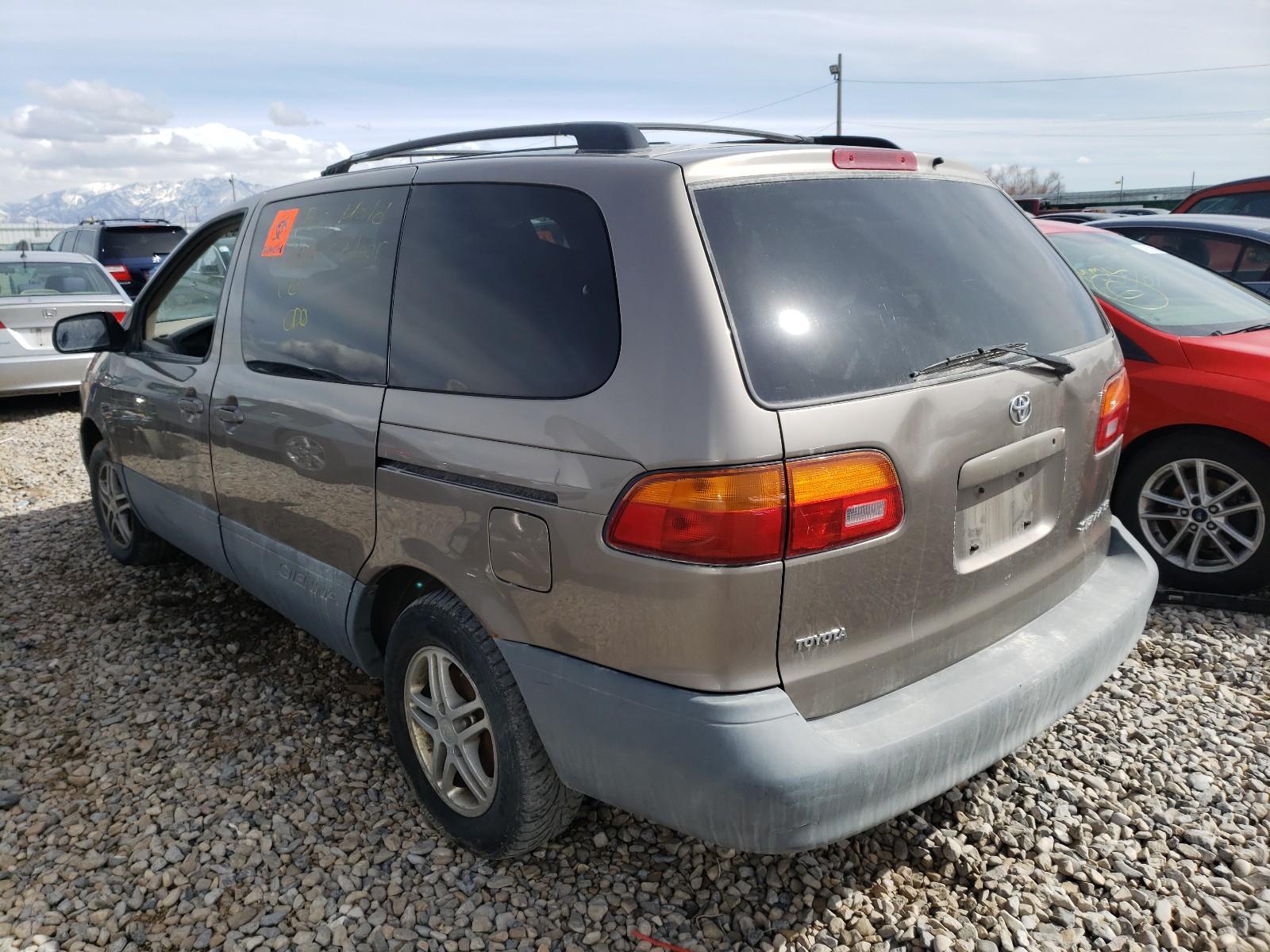 1999 Toyota Sienna Ce - Image 3