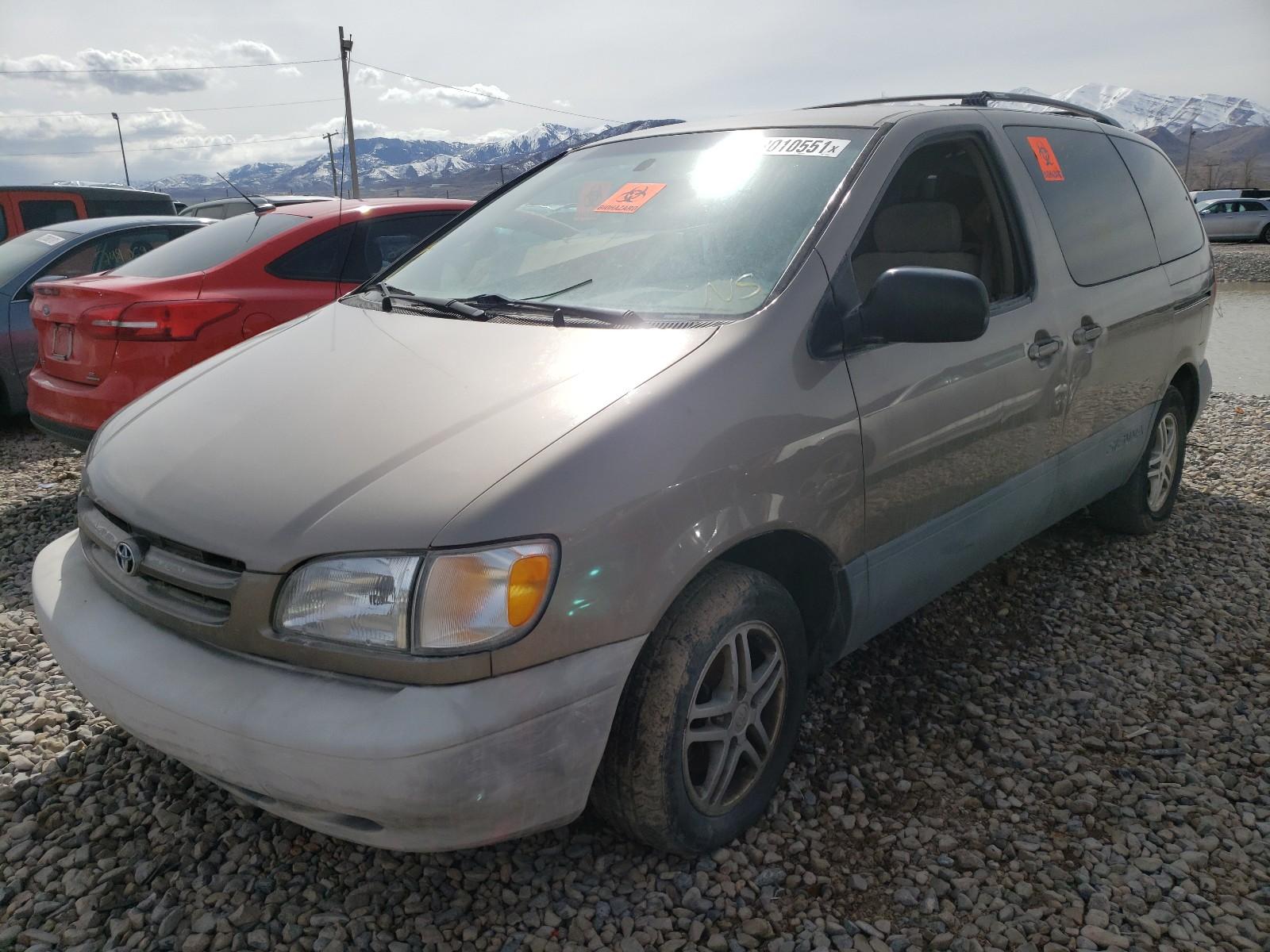 1999 Toyota Sienna Ce - Image 2