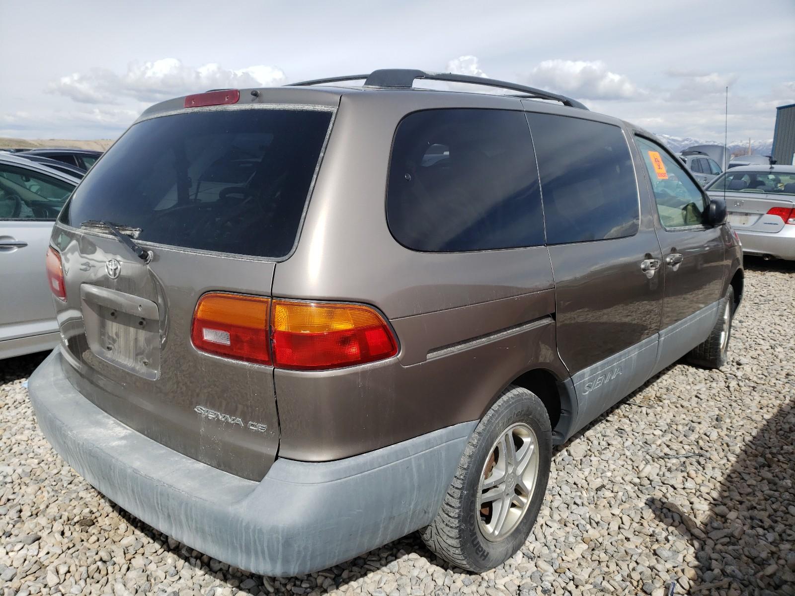 1999 Toyota Sienna Ce - Image 4