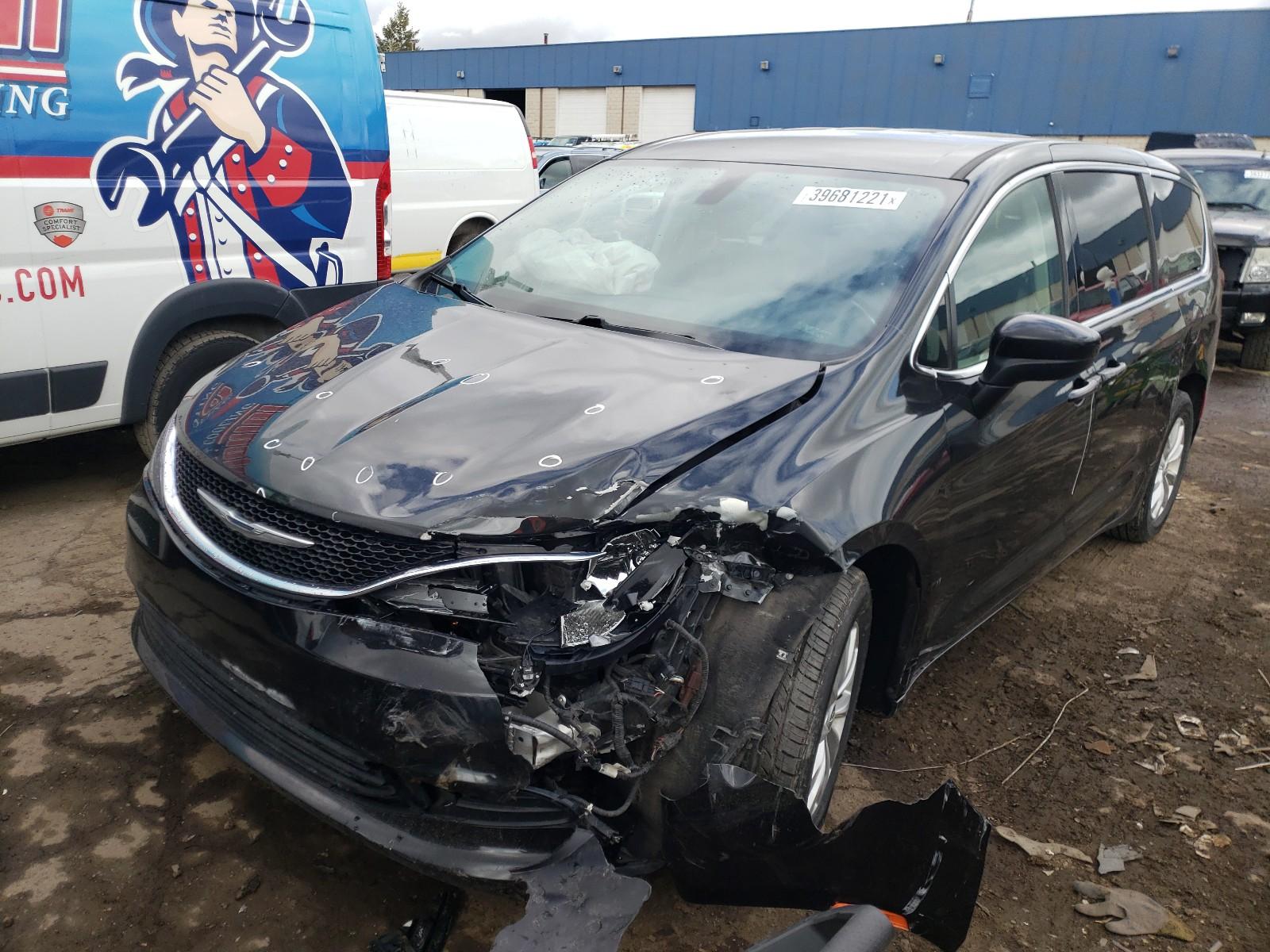 2017 Chrysler Pacifica Touring - Фото 2