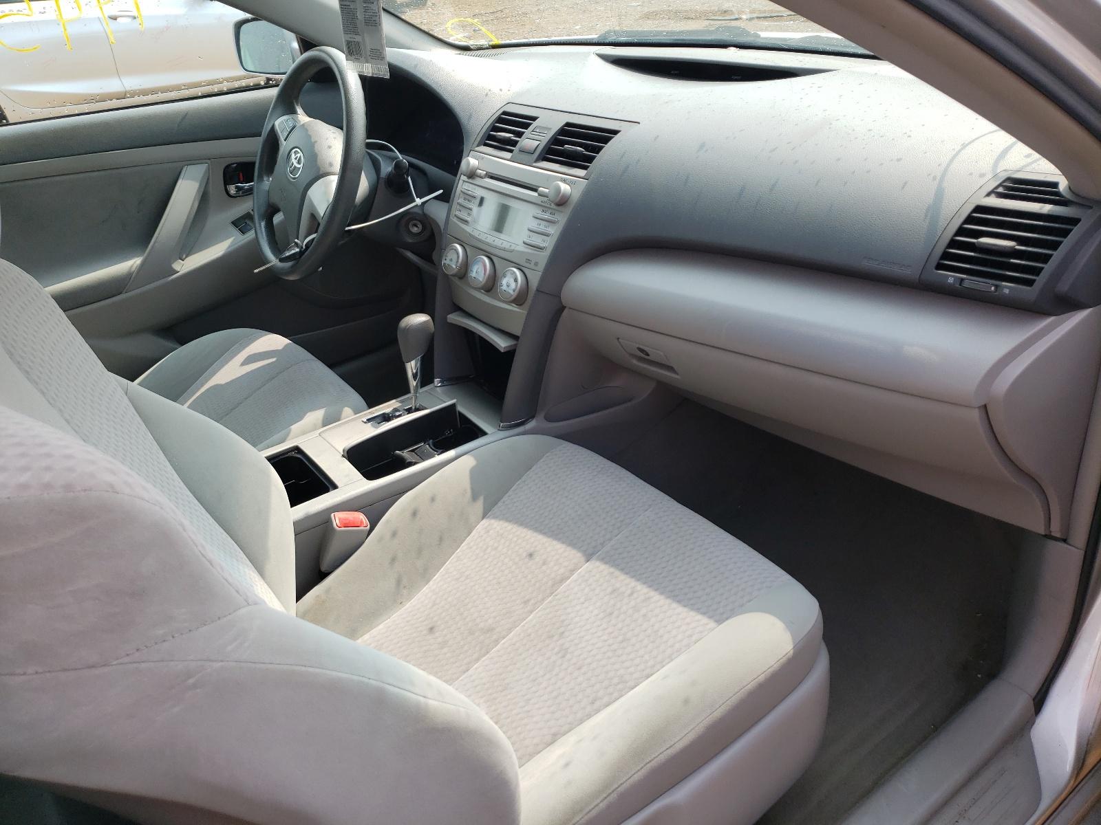 2010 Toyota Camry Base - Фото 5