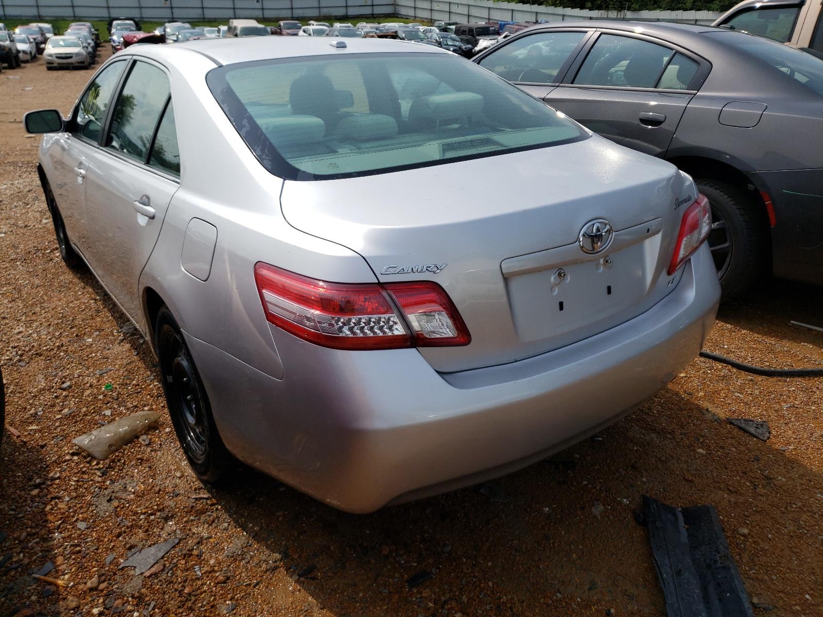 2010 Toyota Camry Base - Фото 3