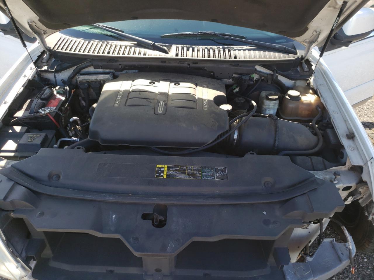 2004 Lincoln Navigator - Image 7