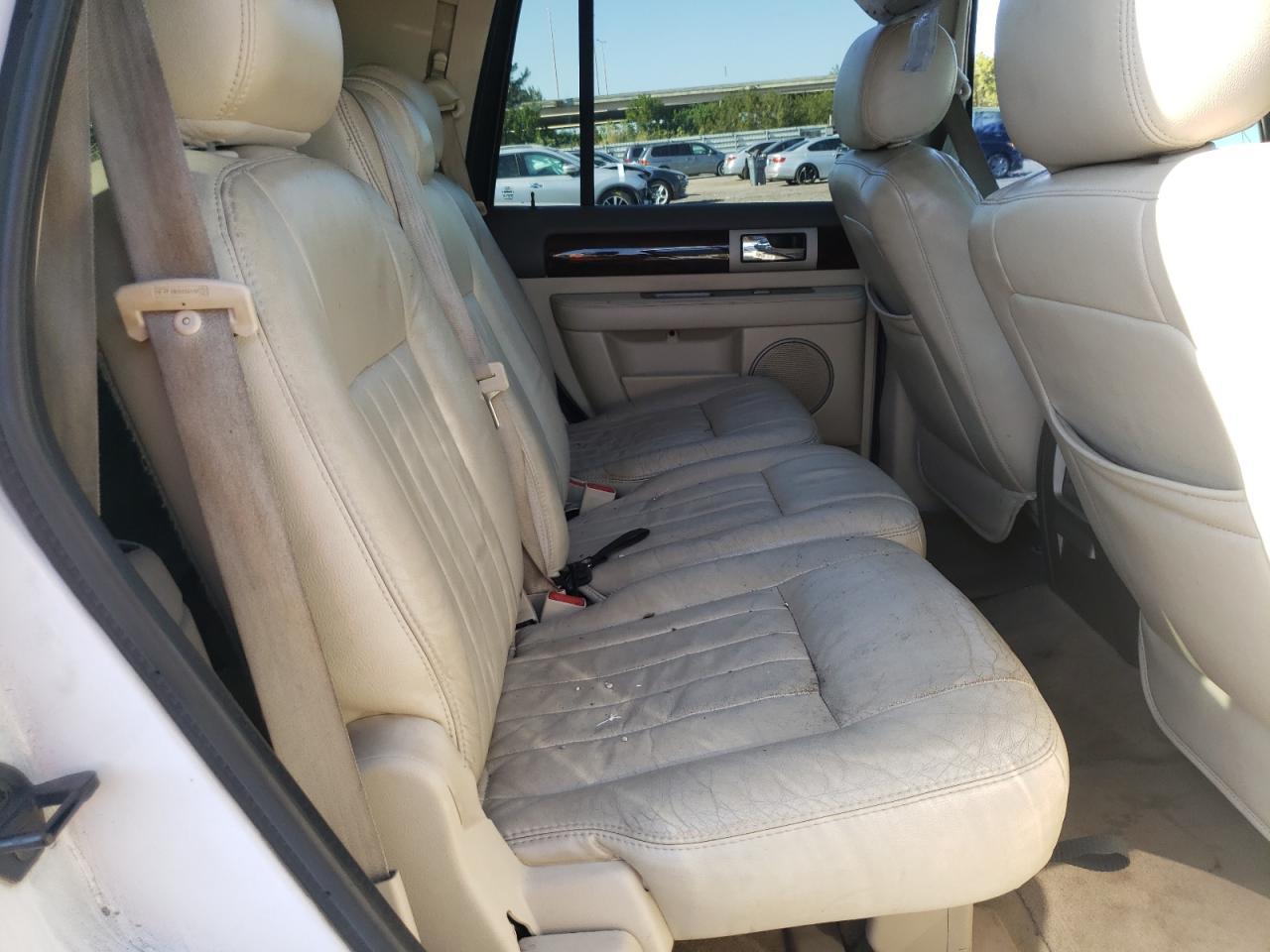 2004 Lincoln Navigator - Image 6