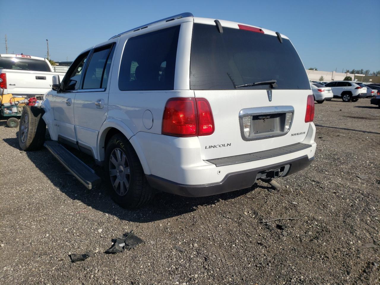 2004 Lincoln Navigator - Image 3