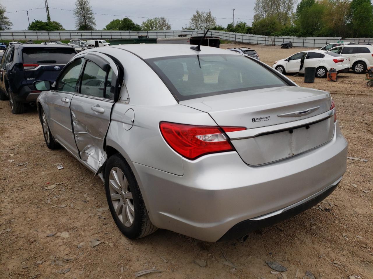 2011 Chrysler 200 Touring - Фото 3