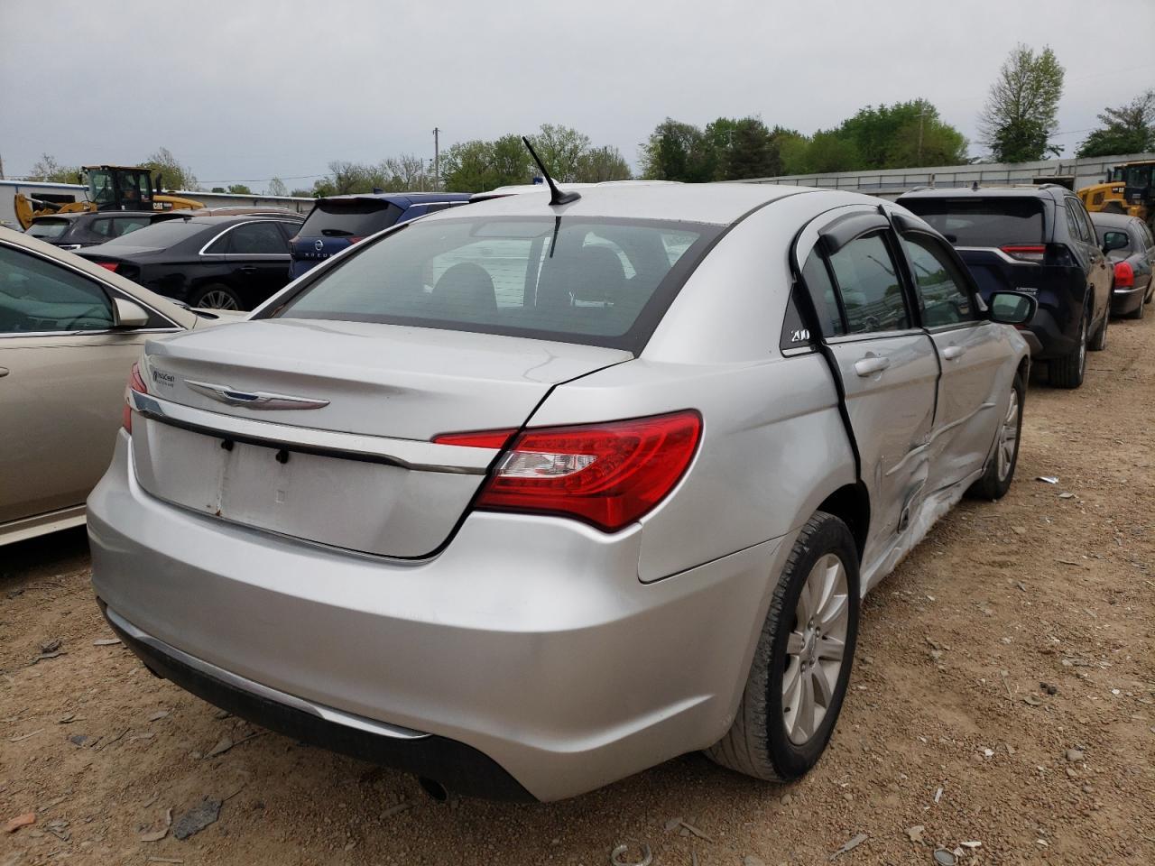 2011 Chrysler 200 Touring - Фото 4