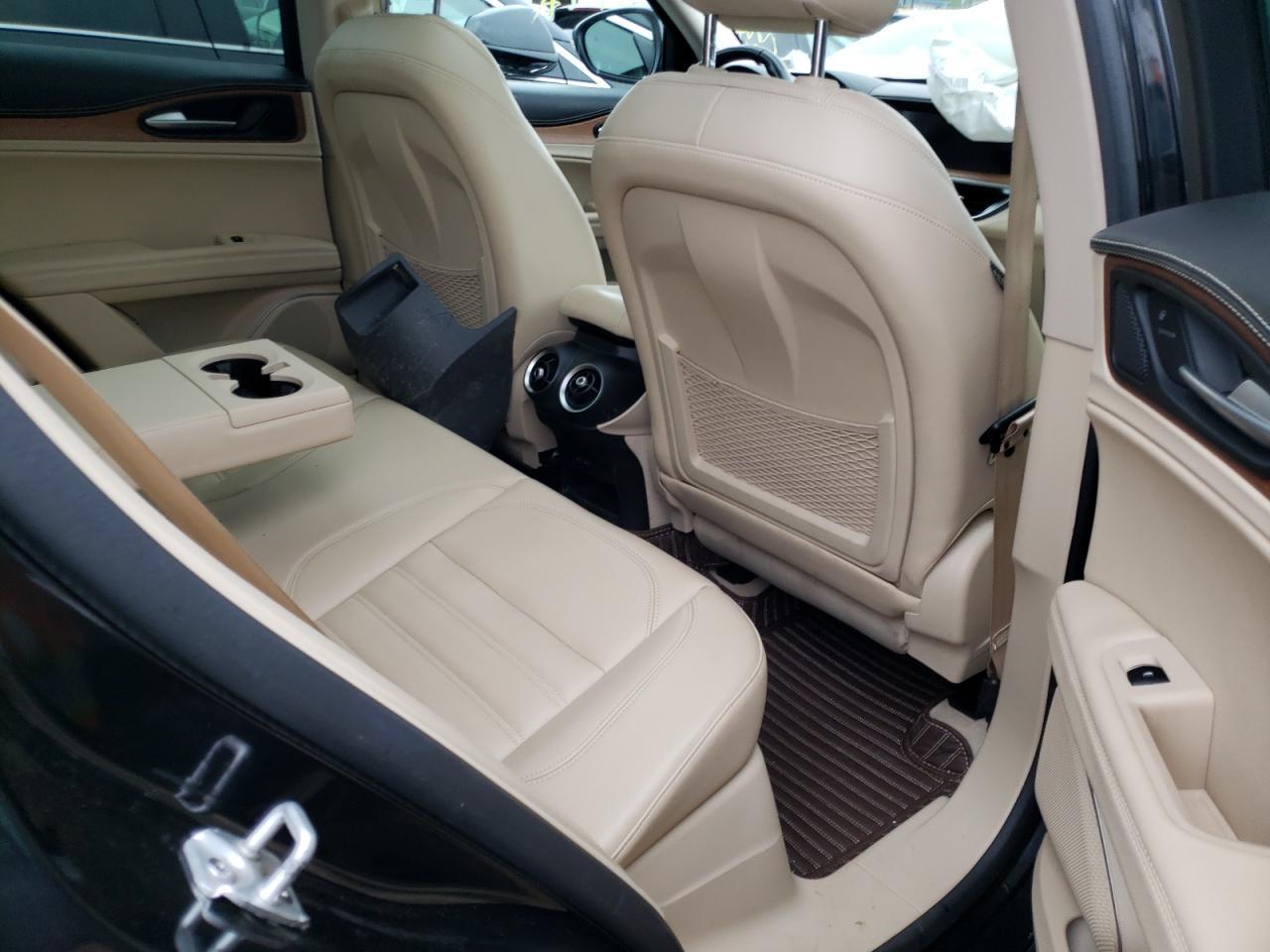 2018 Alfa Romeo Stelvio Ti Luxury - Image 6