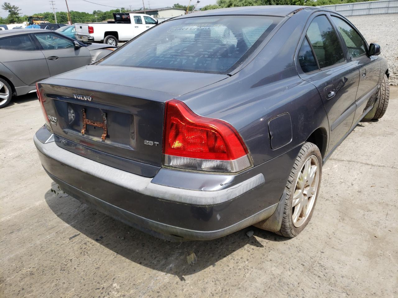 2004 Volvo S60 2.5T - Image 4
