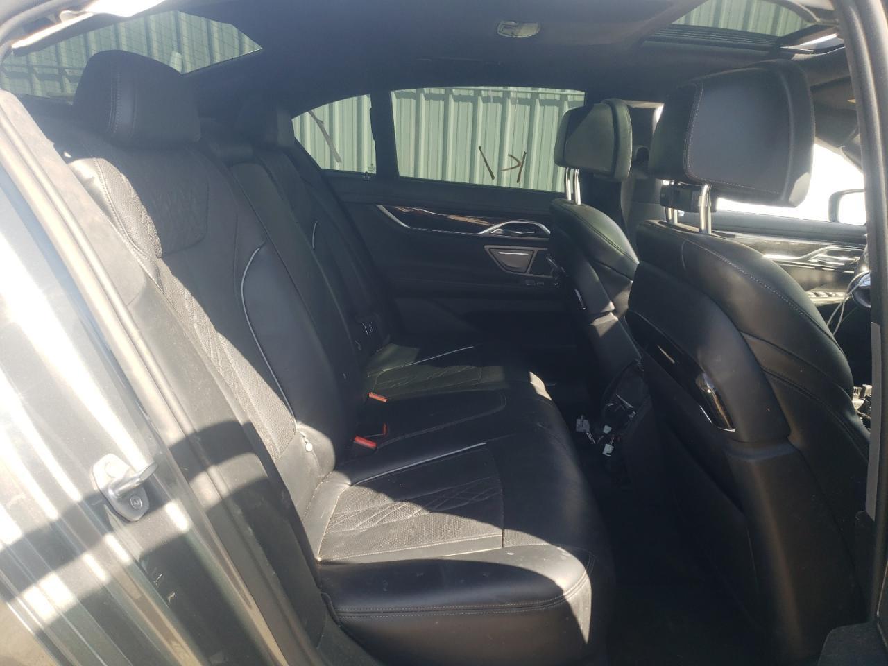 2016 BMW 750 Xi - Фото 6