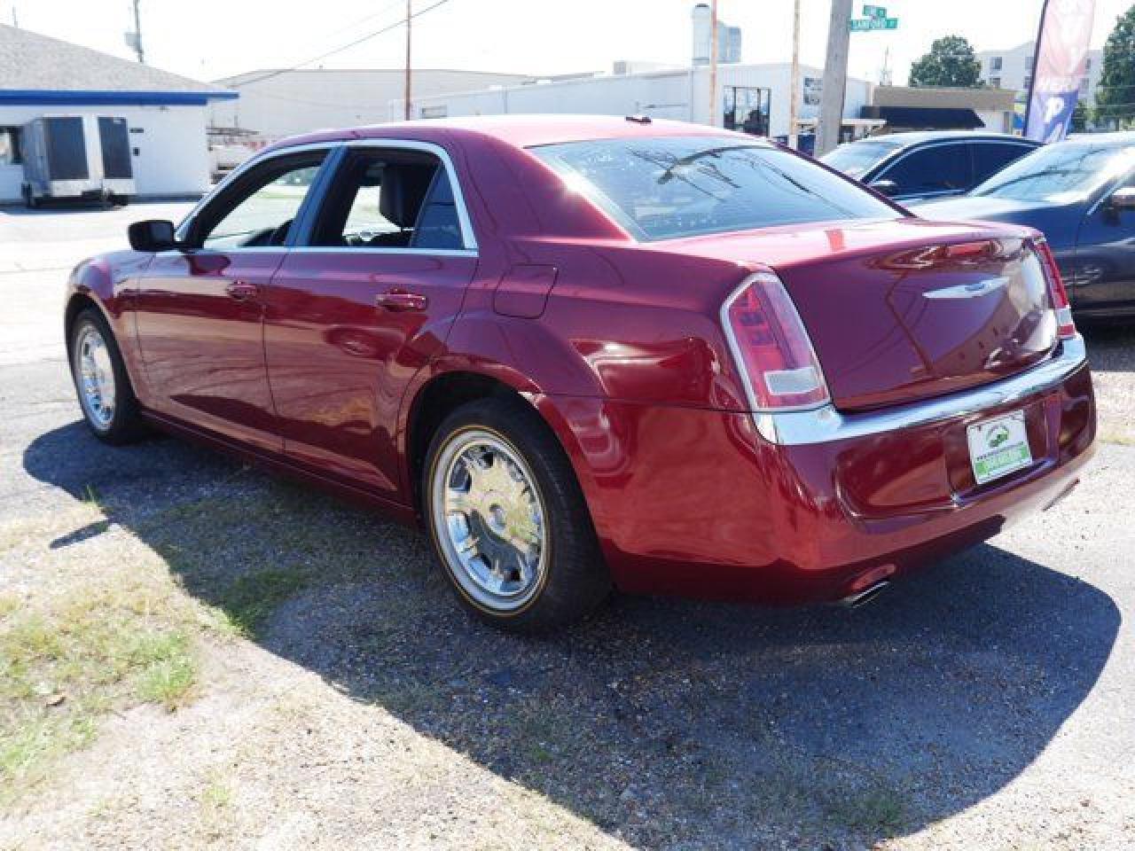 2014 Chrysler 300 - Image 7