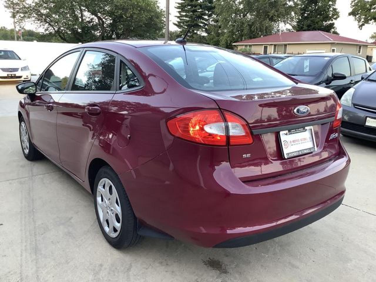 2011 Ford Fiesta Se - Фото 6