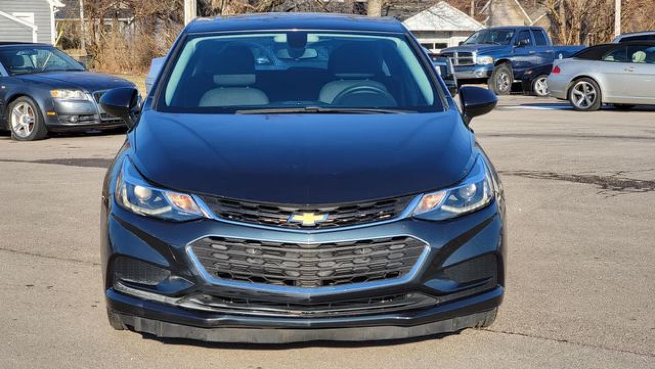2017 Chevrolet Cruze Lt - Image 2