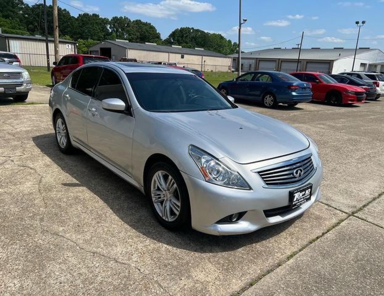 2015 Infiniti Q40 - Image 4