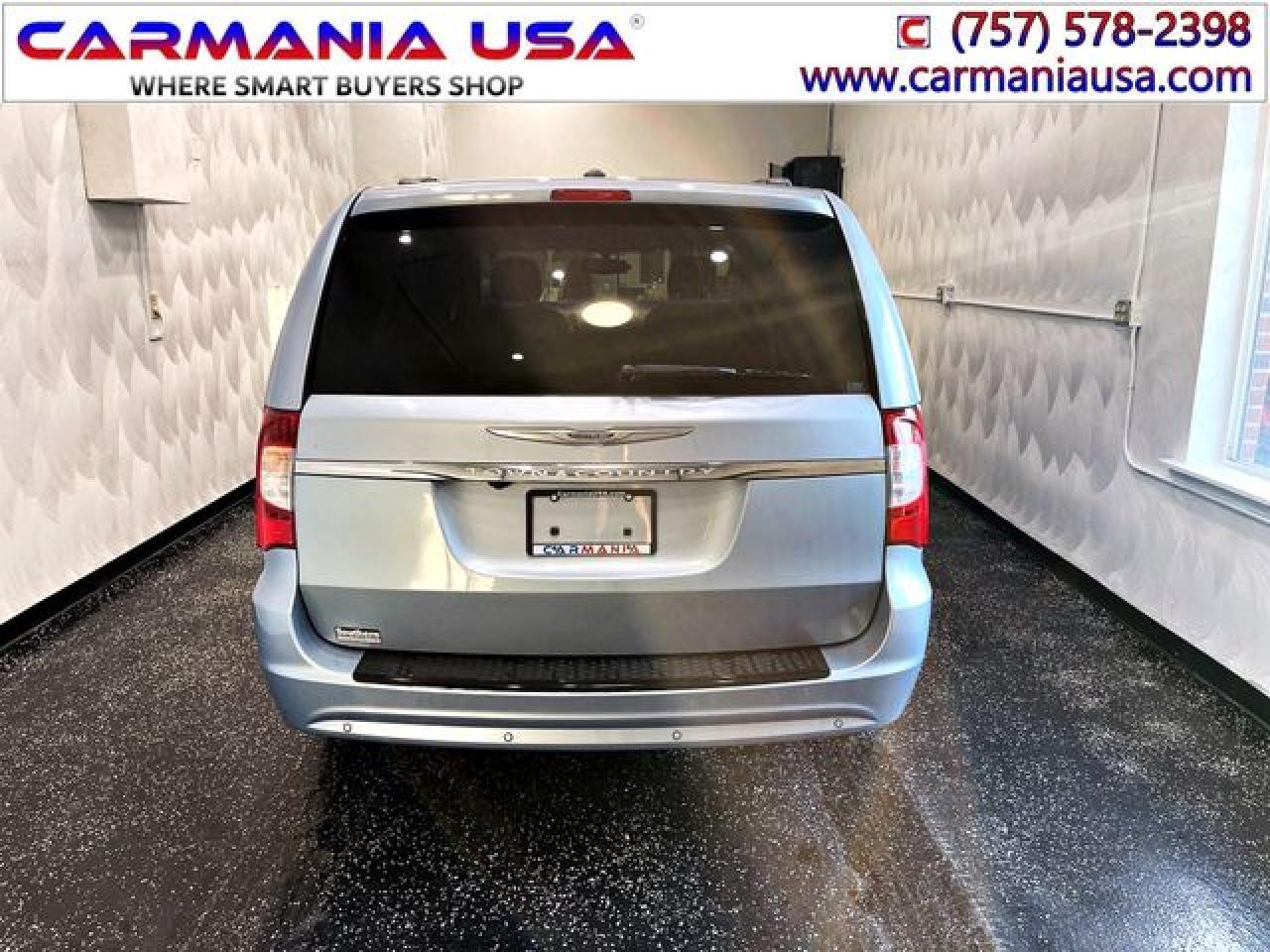 2016 Chrysler Town & Country Touring L - Фото 6