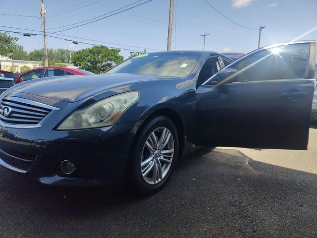 2011 Infiniti G37 Base - Фото 2