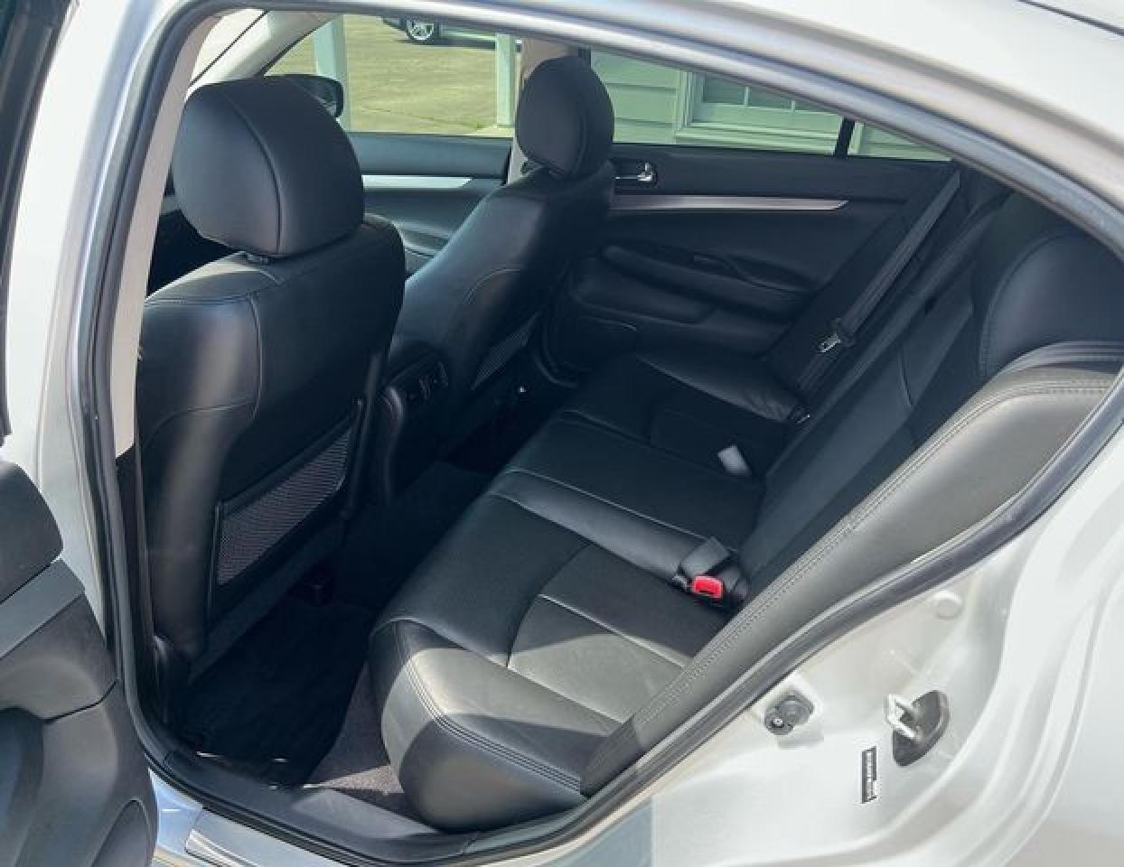 2015 Infiniti Q40 - Image 7