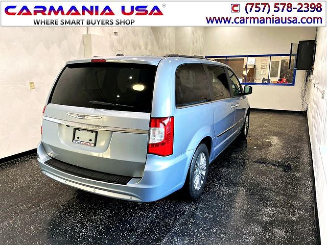 2016 Chrysler Town & Country Touring L - Фото 7