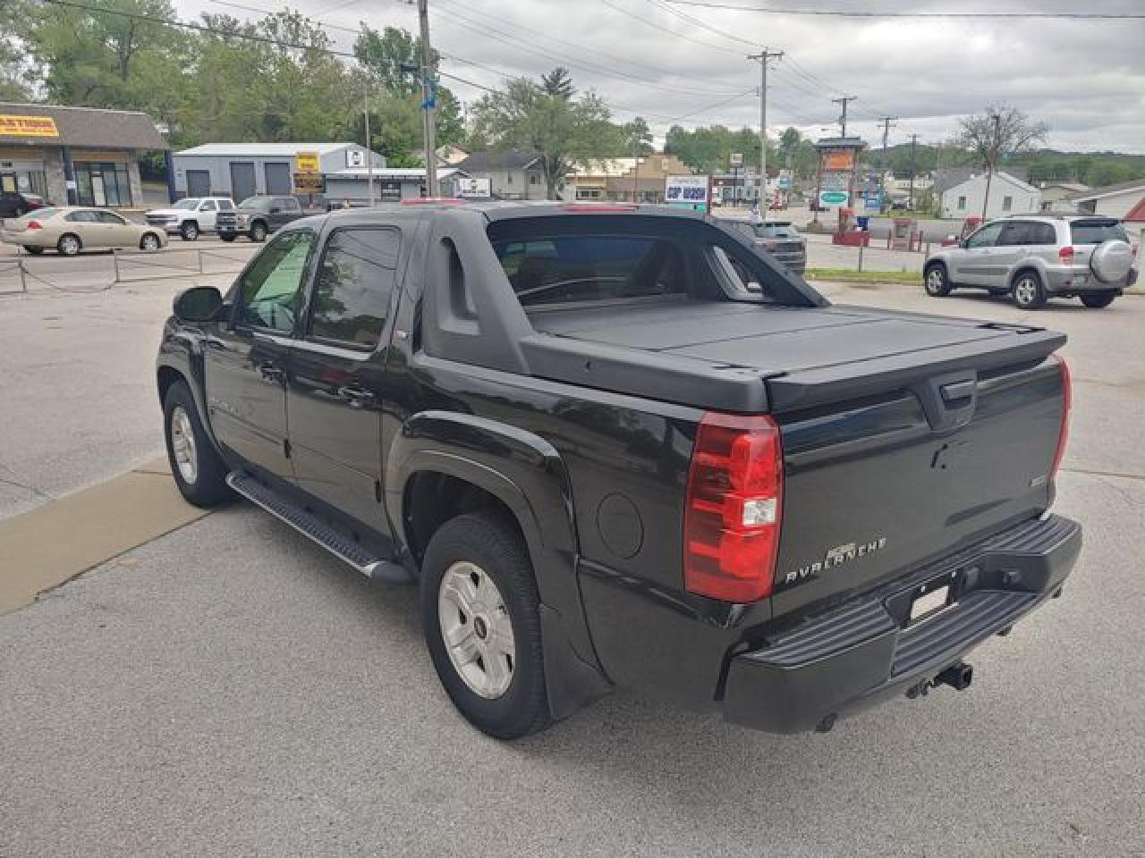 2010 Chevrolet Avalanche Lt - Image 3