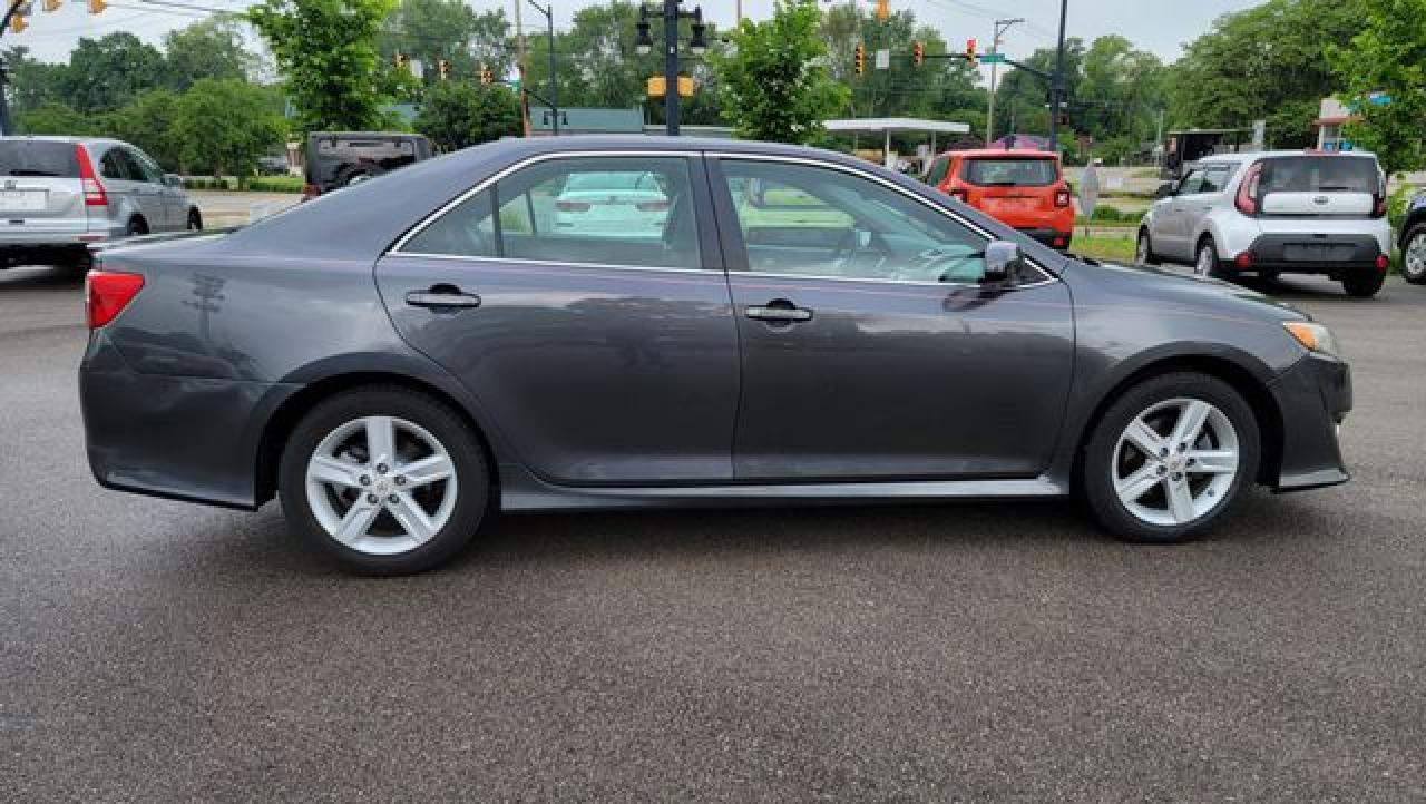 2012 Toyota Camry Base - Фото 2