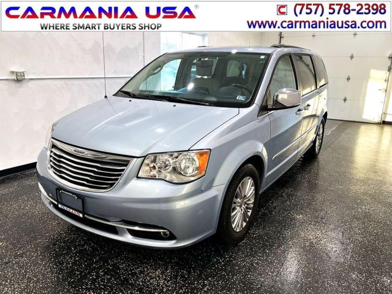 2016 Chrysler Town & Country Touring L - Фото 2