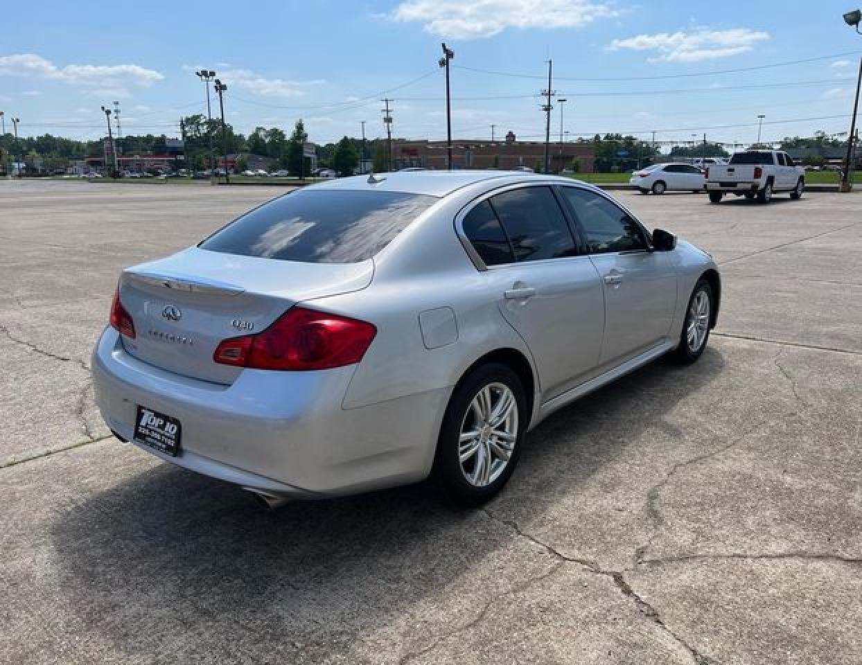 2015 Infiniti Q40 - Image 3