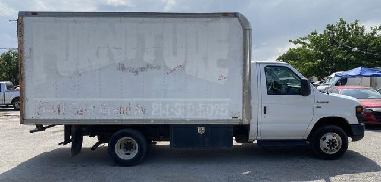 2012 Ford Econoline E450 Super Duty Cutaway Van - Image 4