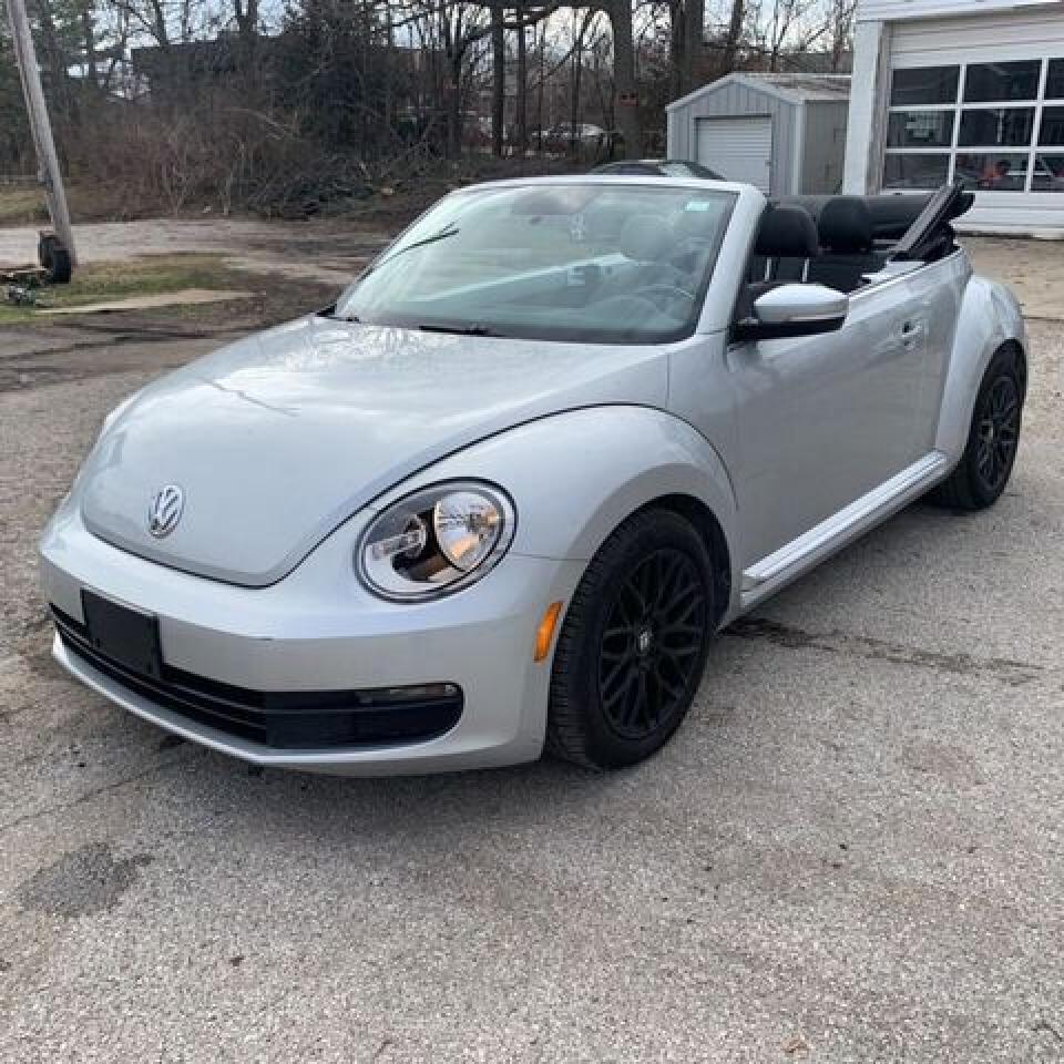 2015 Volkswagen Beetle 1.8T - Фото 2