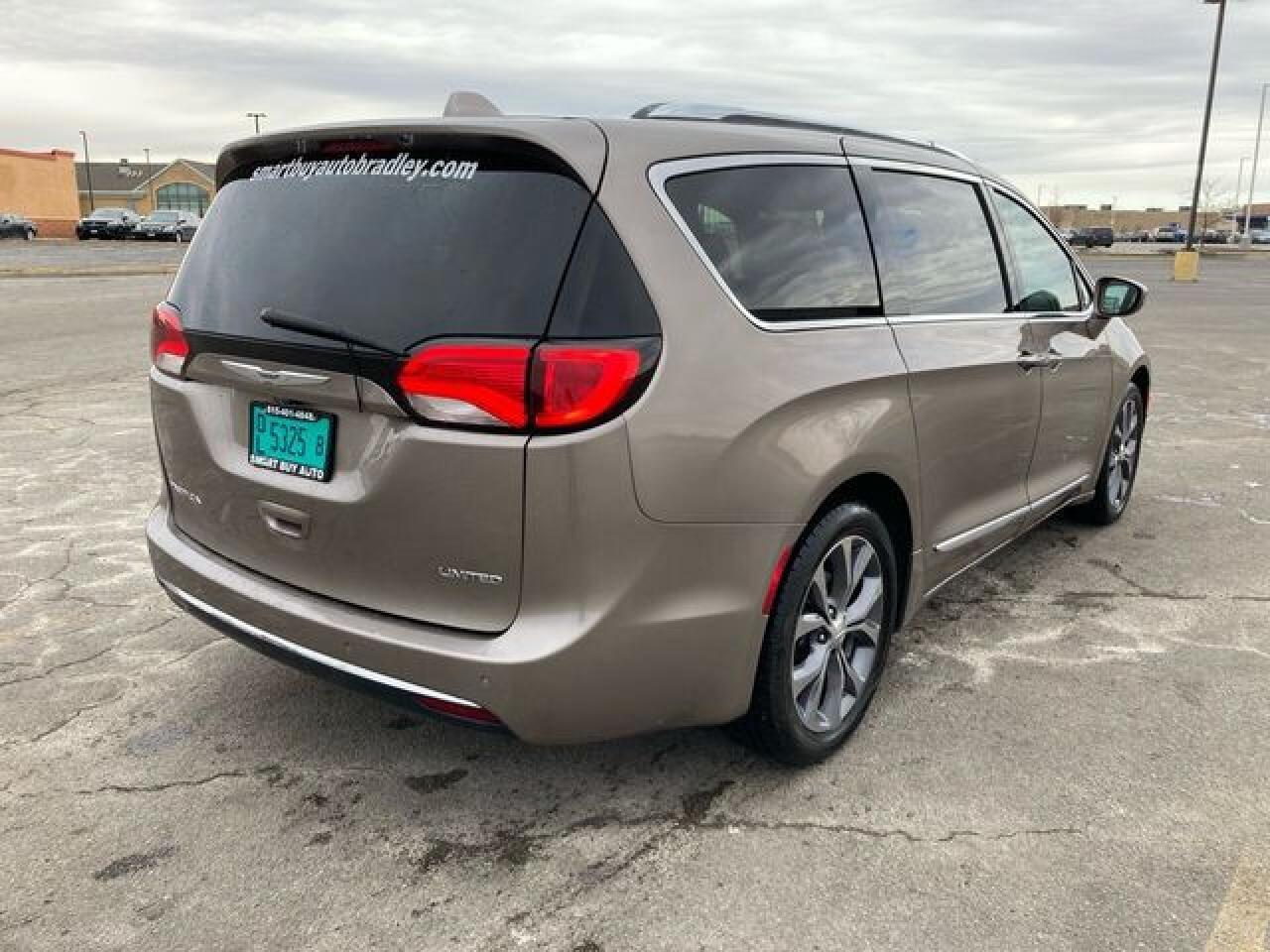 2017 Chrysler Pacifica Limited - Image 6