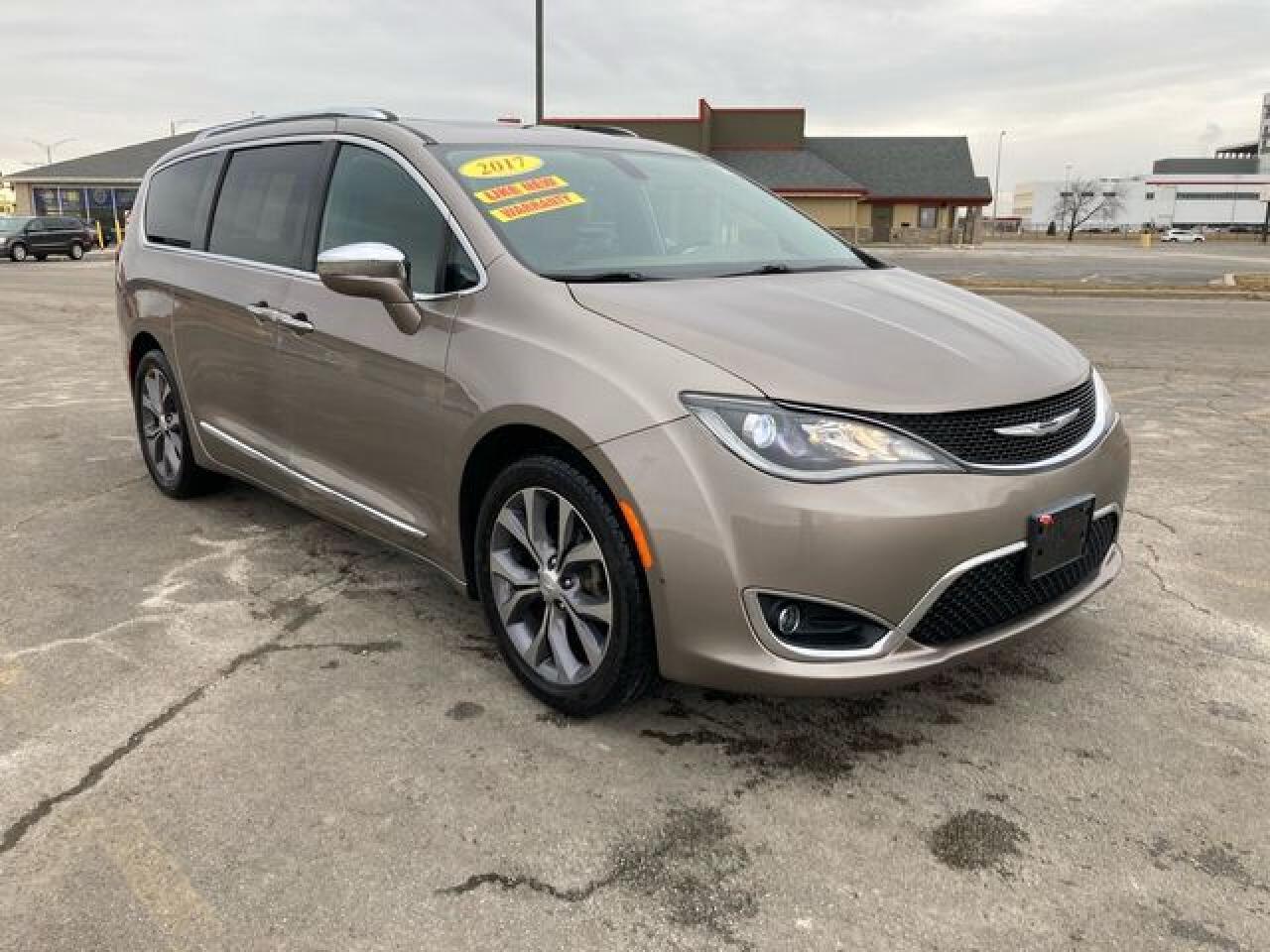 2017 Chrysler Pacifica Limited - Image 3