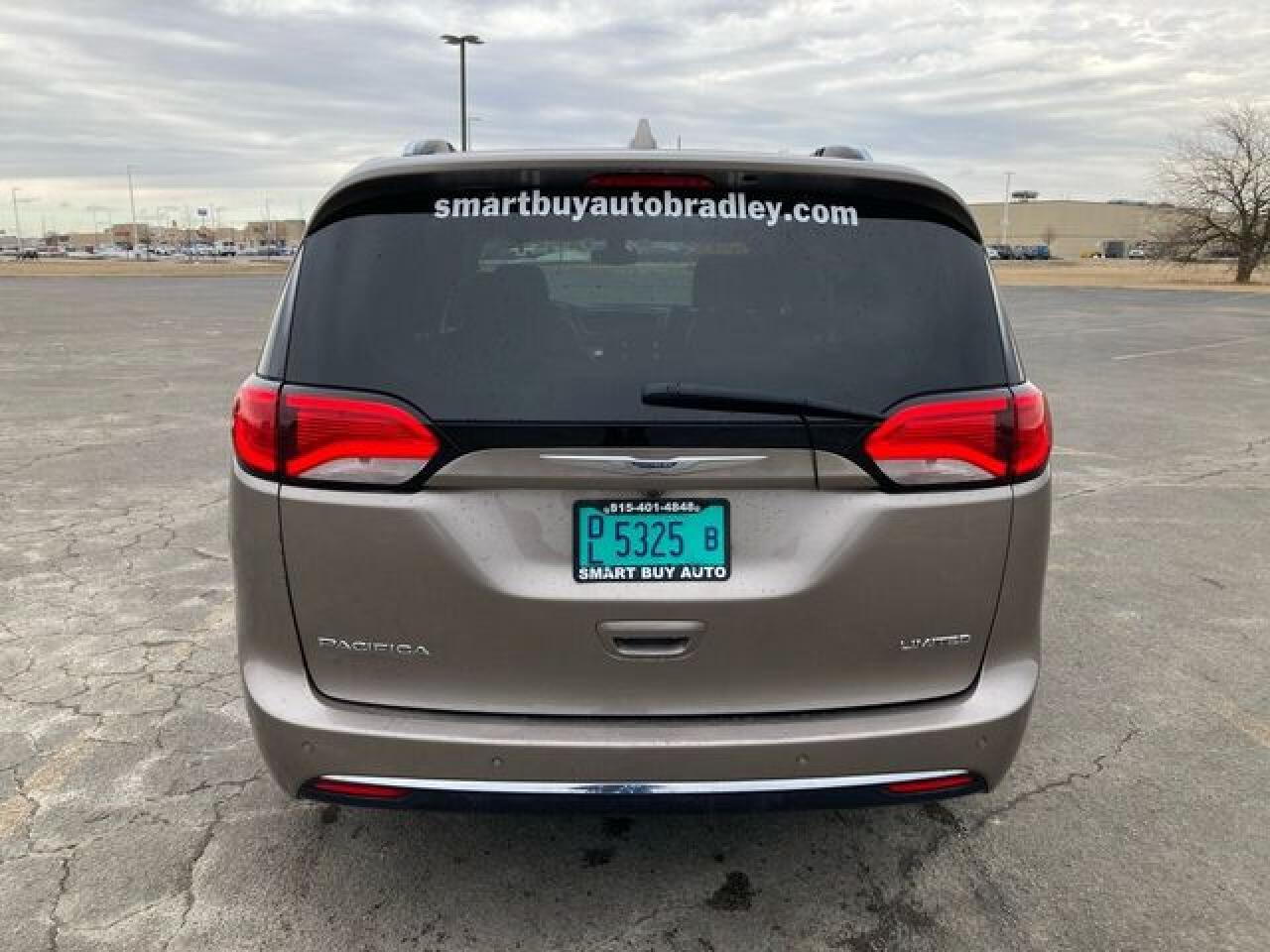 2017 Chrysler Pacifica Limited - Image 7
