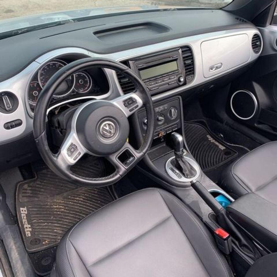 2015 Volkswagen Beetle 1.8T - Фото 3