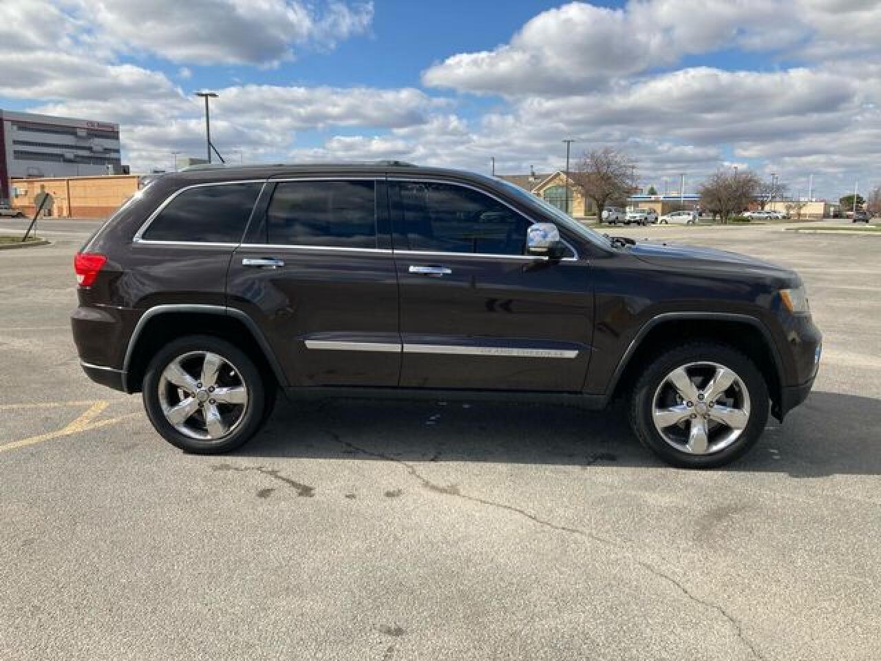 2011 Jeep Grand Cherokee Overland - Image 3