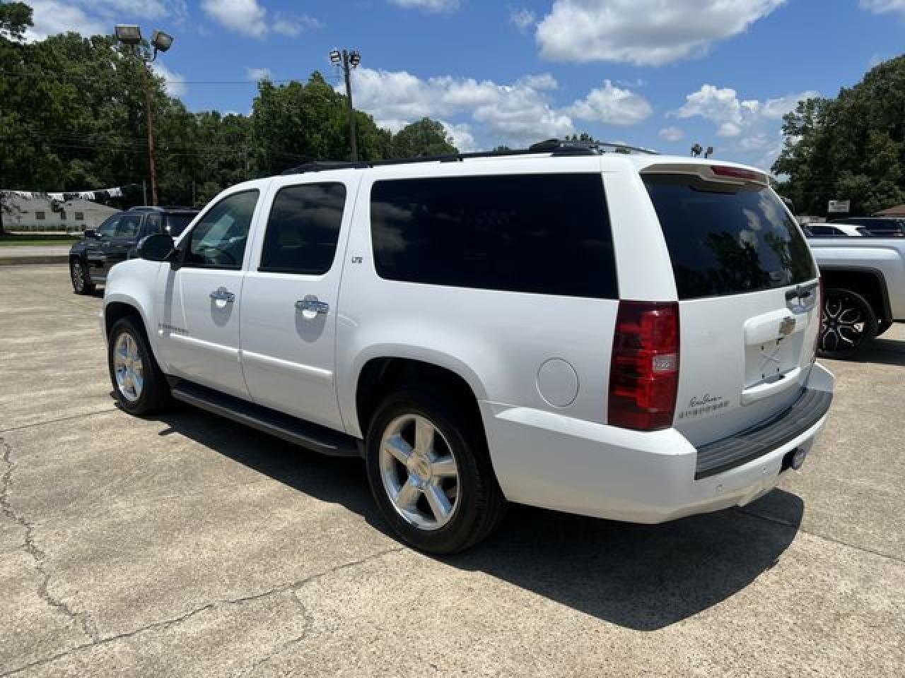2008 Chevrolet Suburban C1500 Ls - Image 2
