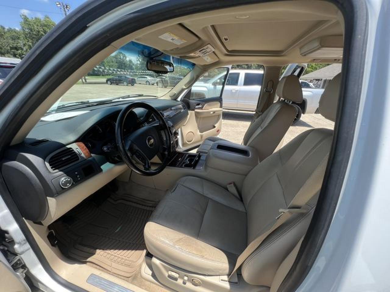 2008 Chevrolet Suburban C1500 Ls - Image 6
