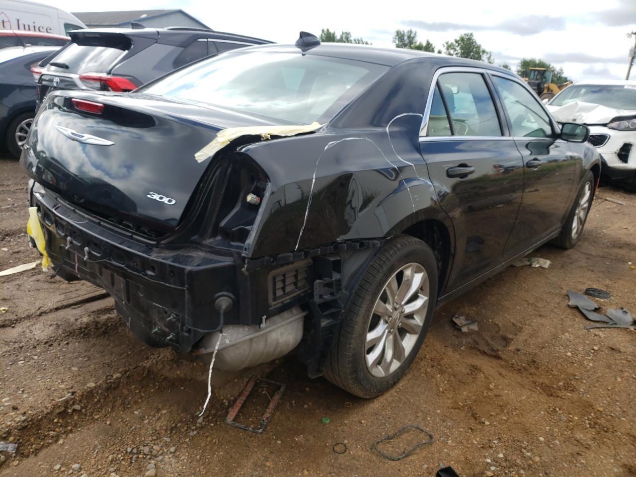 2017 Chrysler 300 Limited - Image 4