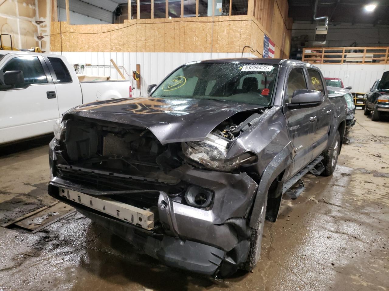 2017 TOYOTA TACOMA DOU - Фото 2