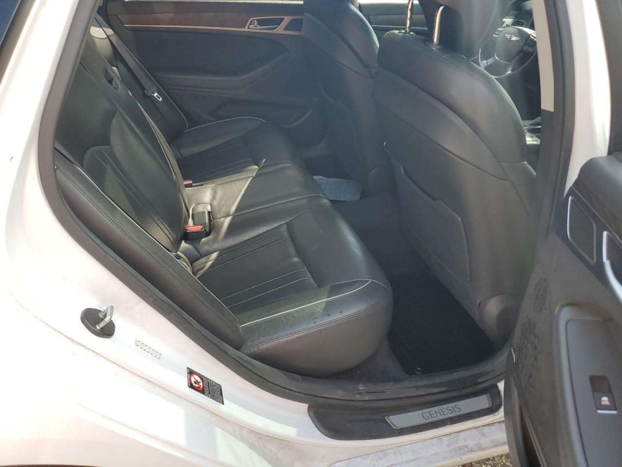 2015 Hyundai Genesis 3.8L - Фото 6