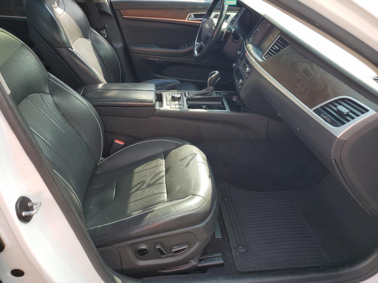 2015 Hyundai Genesis 3.8L - Фото 5