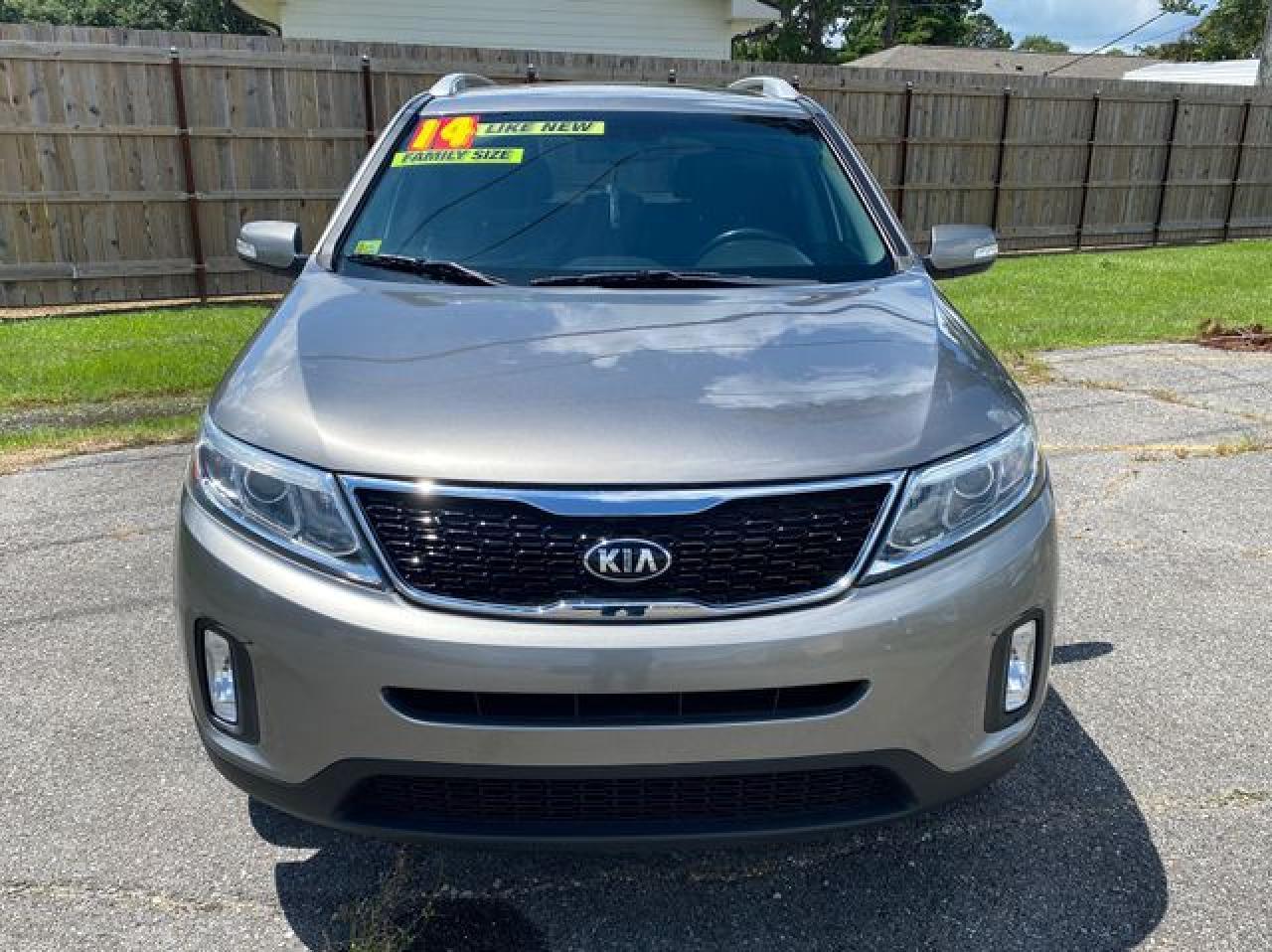 2014 Kia Sorento Lx - Image 2