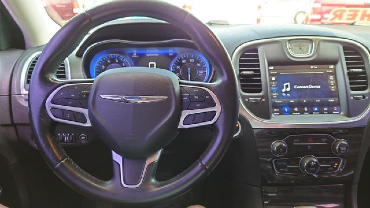 2018 Chrysler 300 Touring - Фото 6