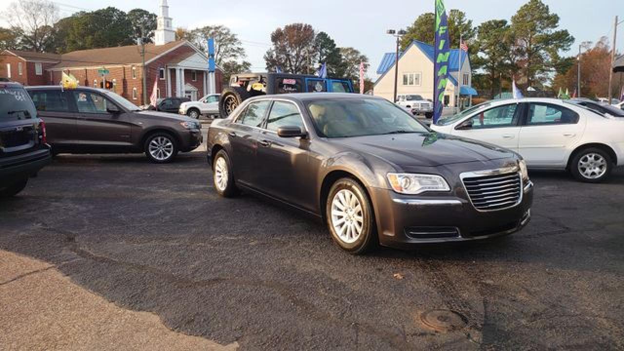 2013 Chrysler 300 - Фото 3
